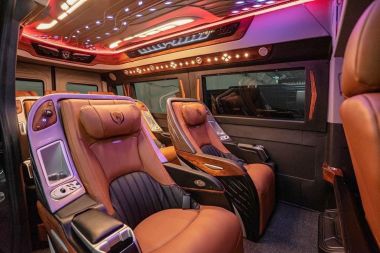 Xe 10 chỗ Limousine