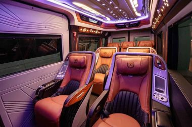 Xe 10 chỗ Limousine