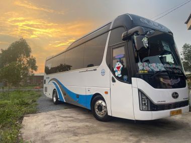 Xe 29 chỗ Universe