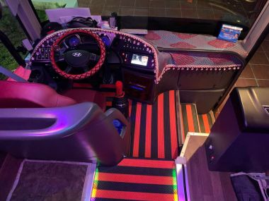 Xe 29 chỗ Universe