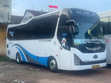 Xe 29 chỗ Universe